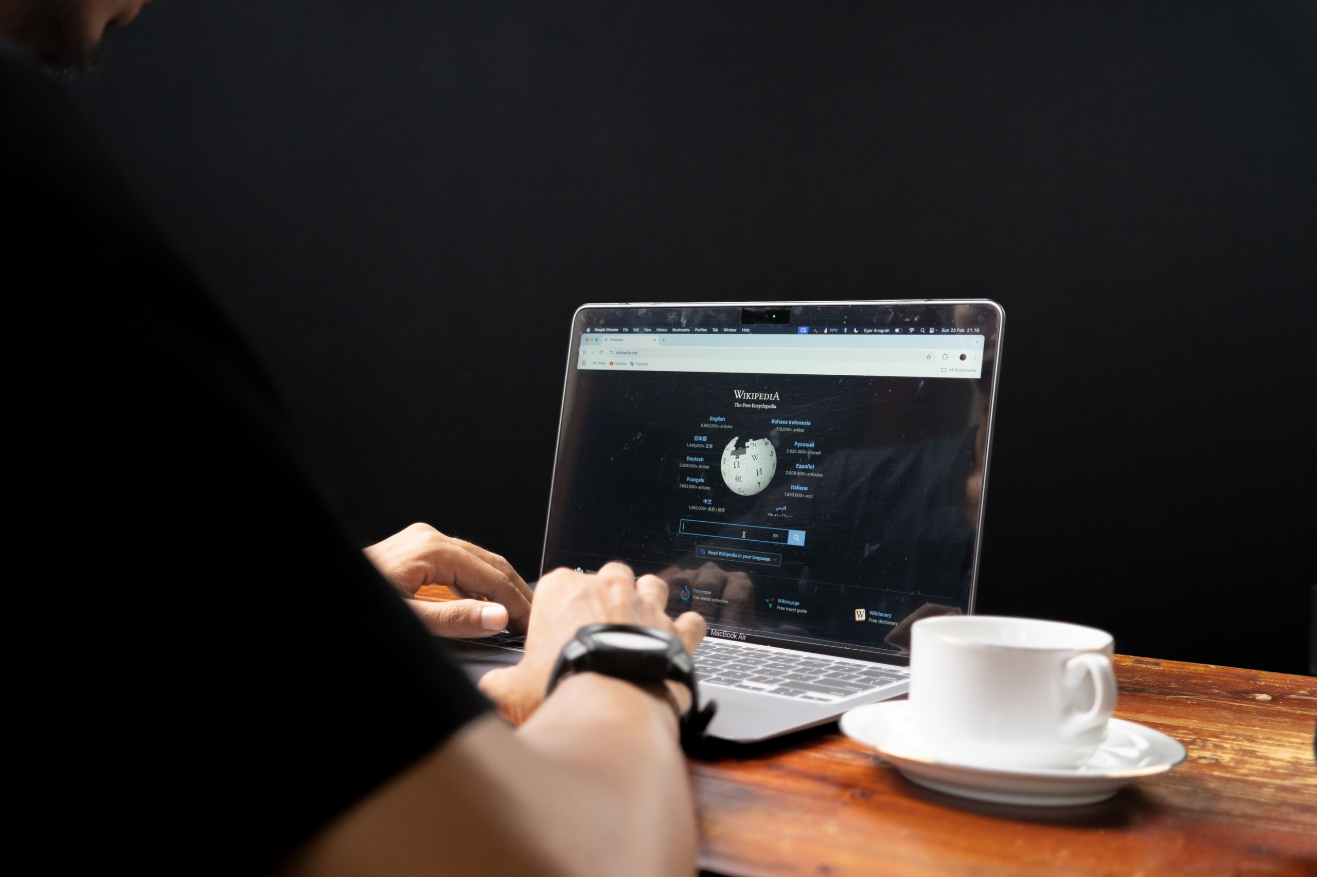 Wikipedia cria guia detalhado para identificar textos escritos por IA