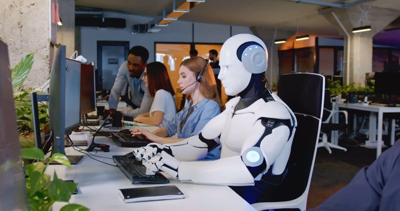 IA falha em tarefas e empresas voltam a contratar humanos
