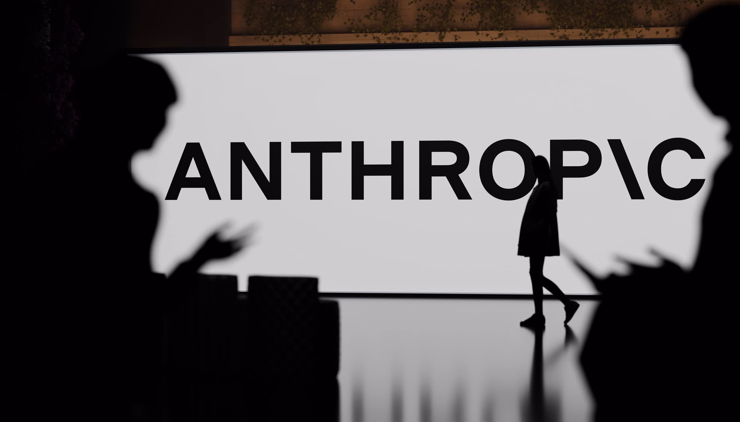 Anthropic chama ex integrante da Casa Branca para lidar com IA