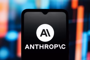 Sala 9 Automação com IA / Lojas Virtuais / Marketing Digital 4 O logotipo Anthropic AI é visto em uma tela de smartphone.